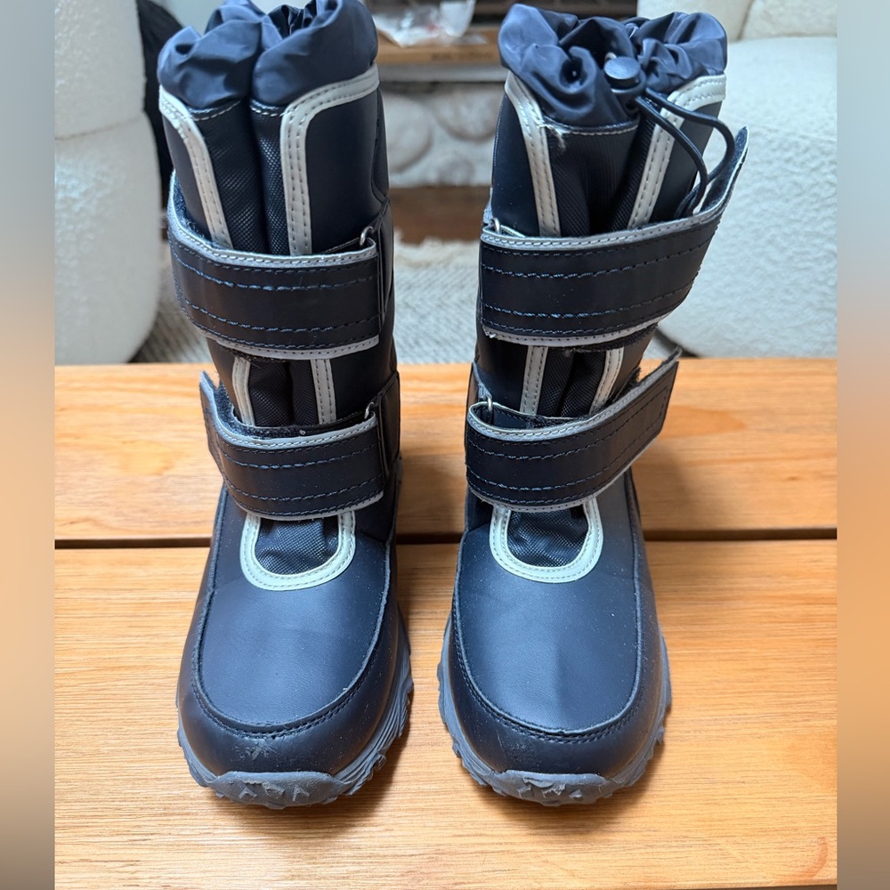 Lands End boys snow boots size 4